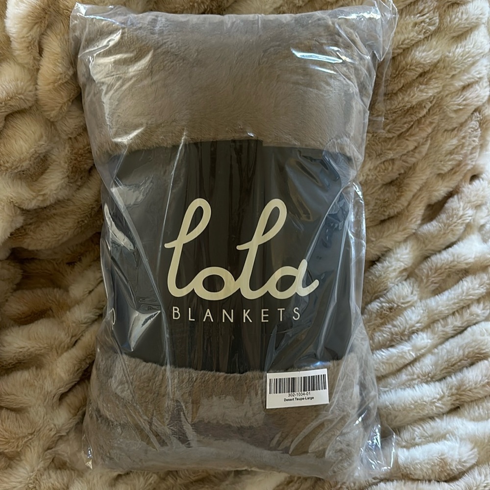 Lola blanket